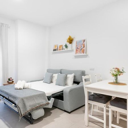 Wintowinrentals Superb New-Look Apartment Malaga Bagian luar foto