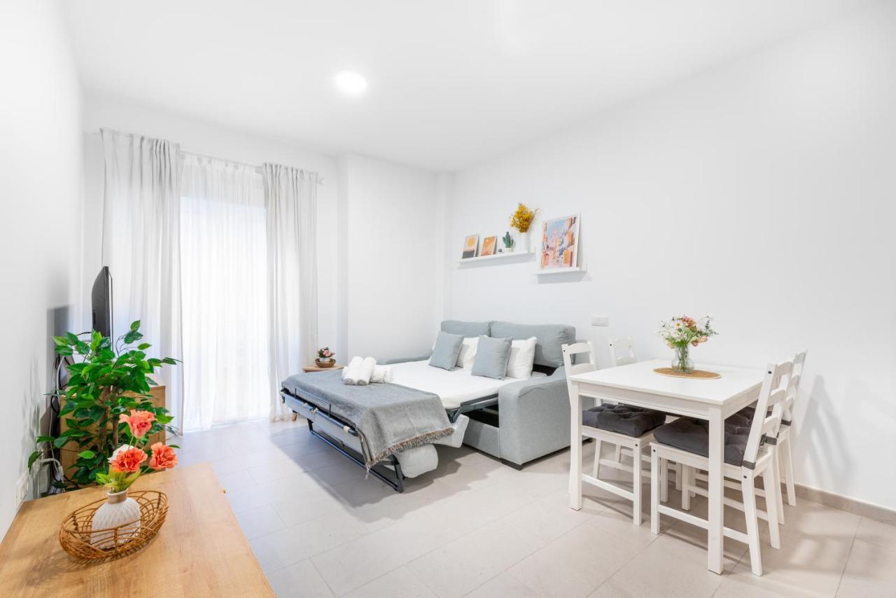 Wintowinrentals Superb New-Look Apartment Malaga Bagian luar foto